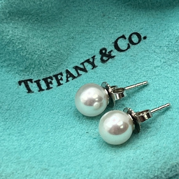 Reserv Tiffany & Co. 18K White Gold Natural 6.5-7mm White Akoya Pearl Stud Earr… - Picture 1 of 7